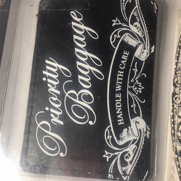 NWT  luxury luggage tags four piece set new in box - Picture 6 of 9